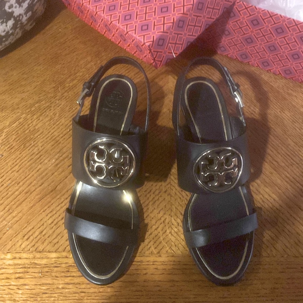 Tory Burch wedge size 8.5 Black never worn